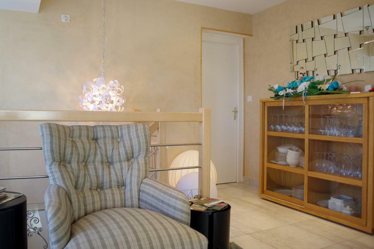 Guest House Domaine Des Grouilleres Saint-Clair-du-Rhone Eksteriør billede